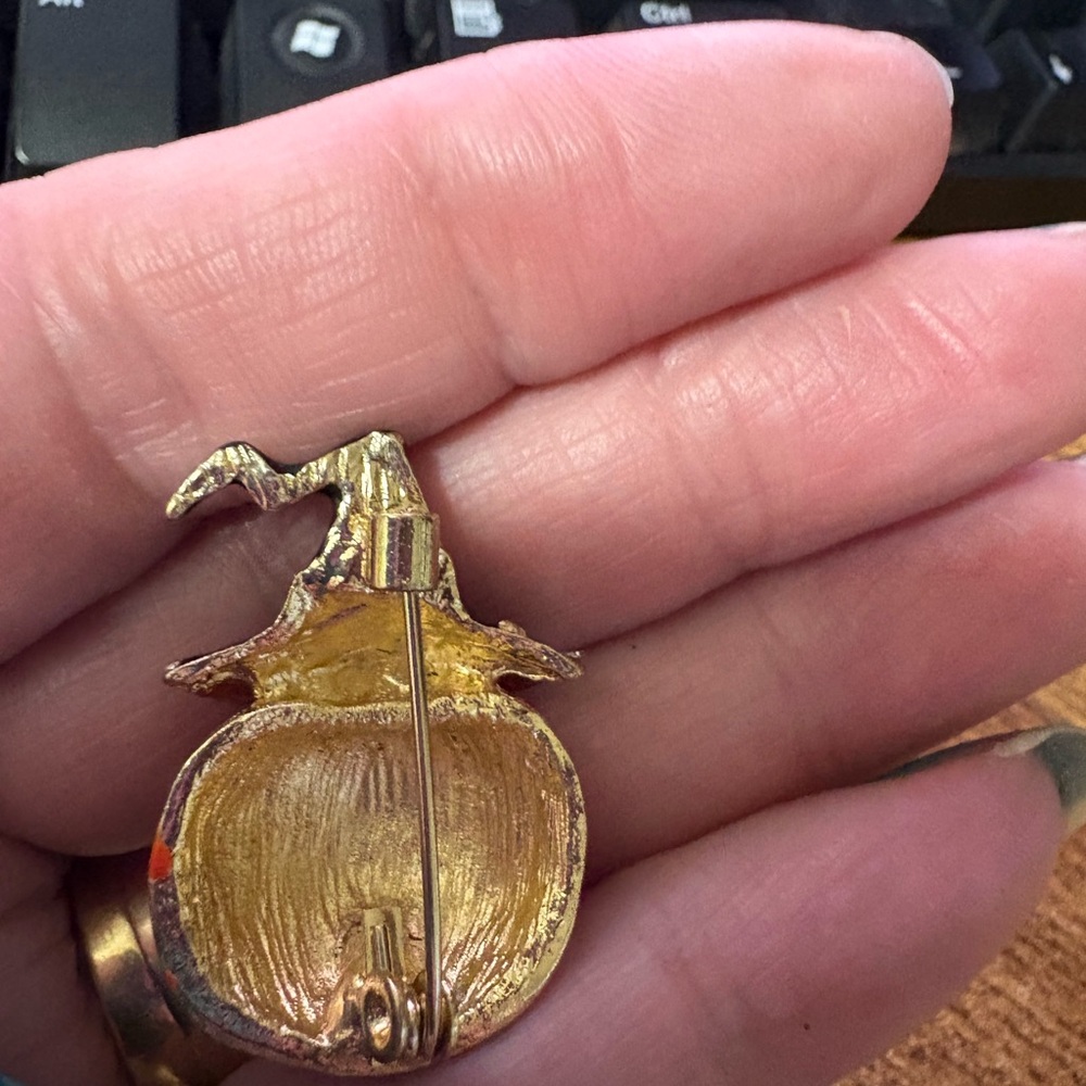 P-32 Jack-o-lantern in a witch hat brooch - Picture 3 of 3